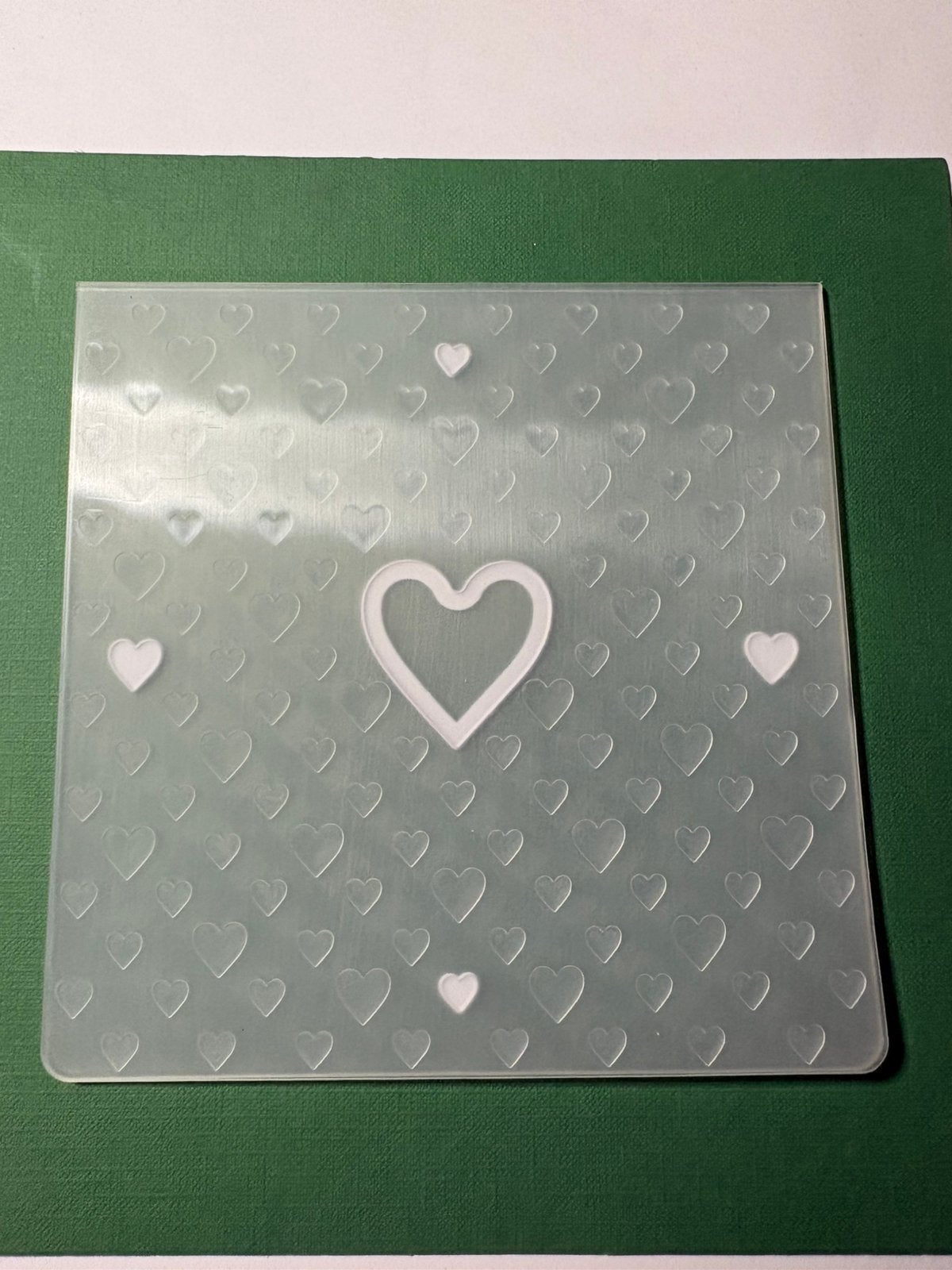 Embossing folder / mal hartjes 1, Hobby en Vrije tijd, Ophalen of Verzenden, Zo goed als nieuw, Overige thema's, Pons of Mal