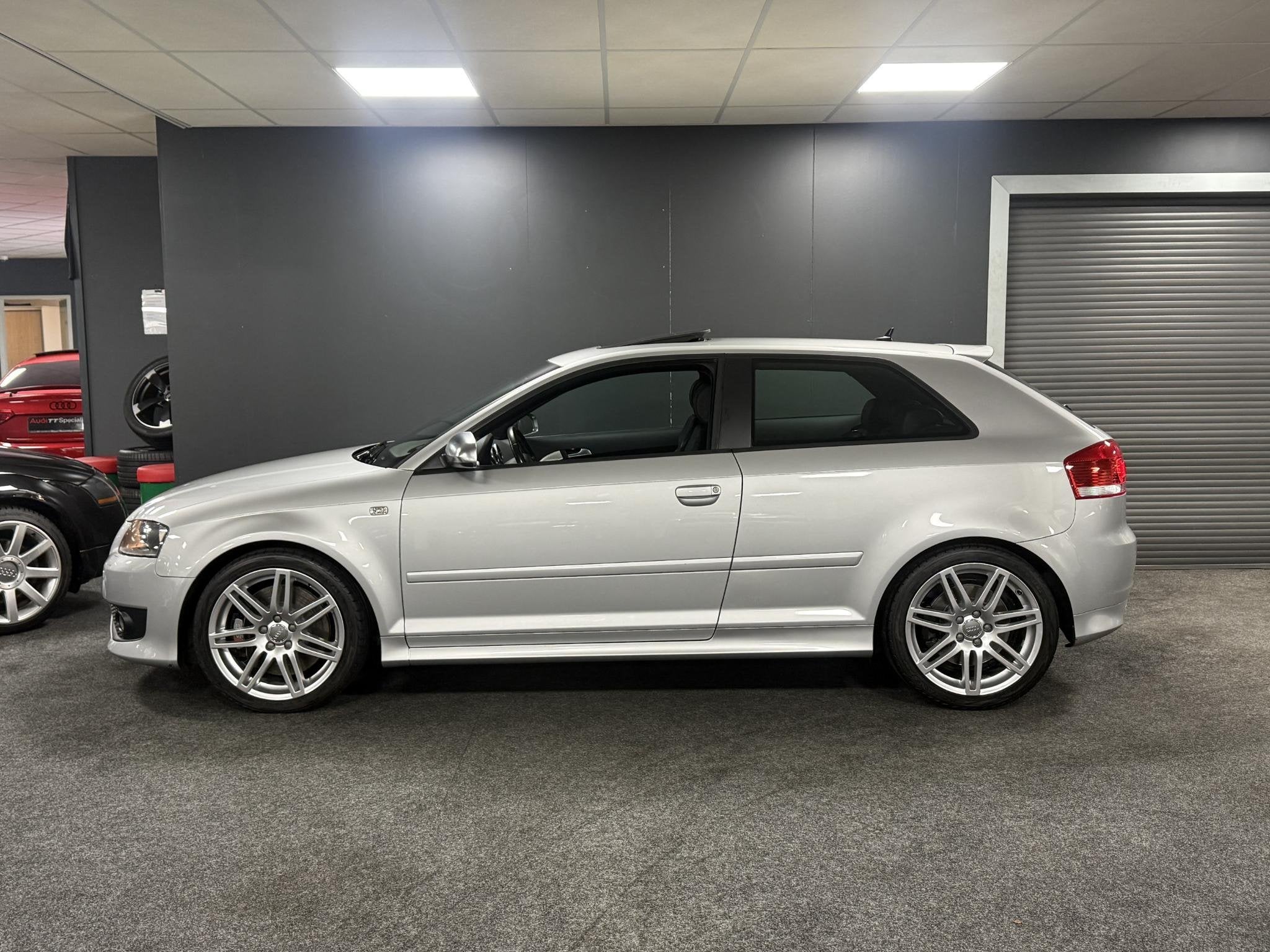 Audi A3 2.0 TFSI S3 quattro Ambition Pro Line, Auto's, Dealer onderhouden, Gebruikt, Zwart, 4 cilinders