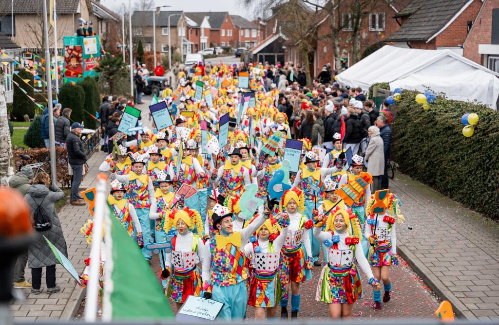 Carnavalspakken loopgroep thema spelletjes, Kleding | Dames, Carnavalskleding en Feestkleding, Gedragen, Kleding, Carnaval, Maat 38/40 (M)