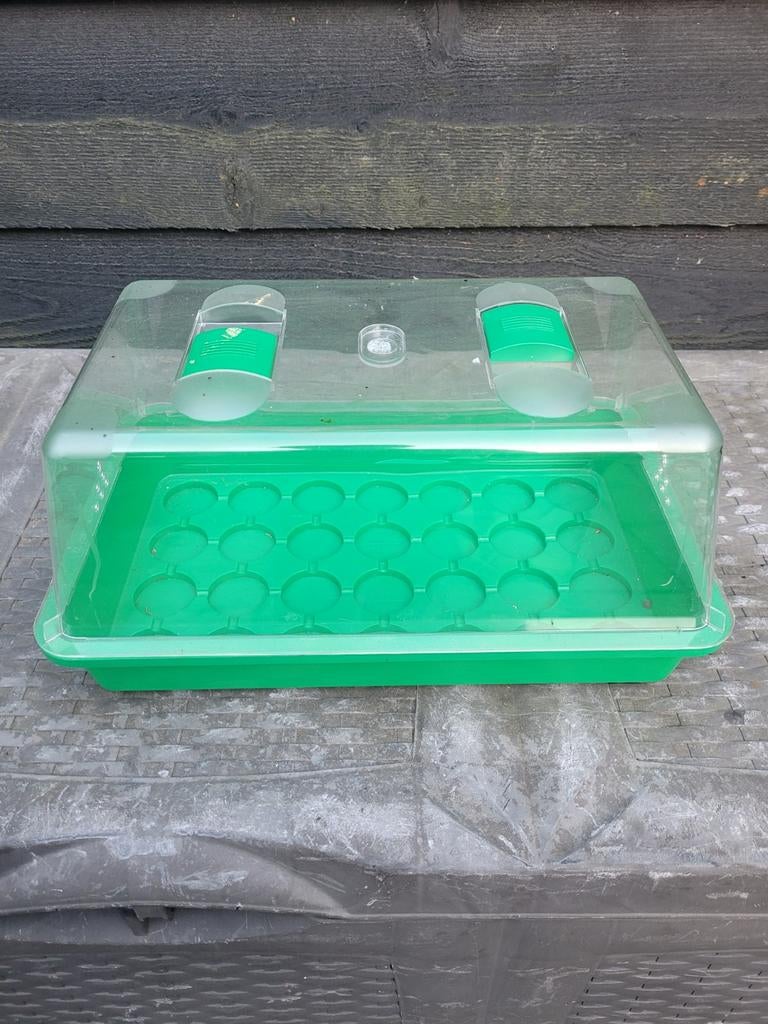 Groene mini kweekbak met 28 vakjes en ventilatie, Tuin en Terras, Kweekspullen, Gebruikt, Kweekbak, Ophalen