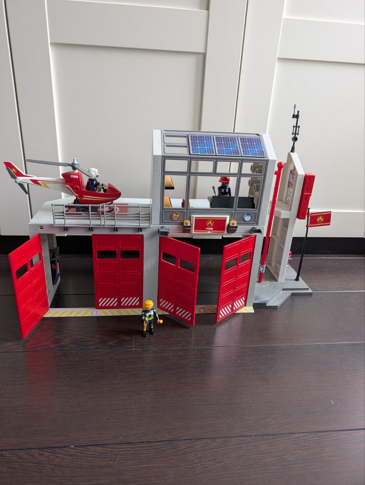 Playmobil Brandweerkazerne met Helikopter en Figuren, Kinderen en Baby's, Speelgoed | Playmobil, Ophalen of Verzenden, Gebruikt