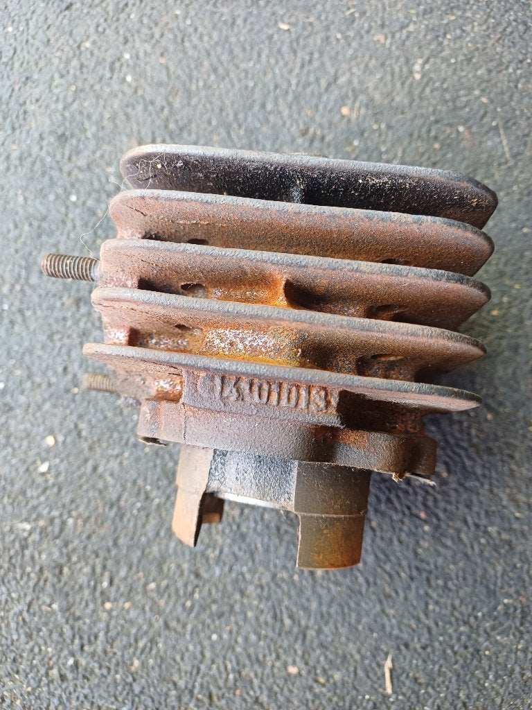 Piaggio cilinder 49cc + zuiger derbi malaguti gilera vespa, Fietsen en Brommers, Ophalen of Verzenden, Gebruikt, Tweetakt, Overige modellen