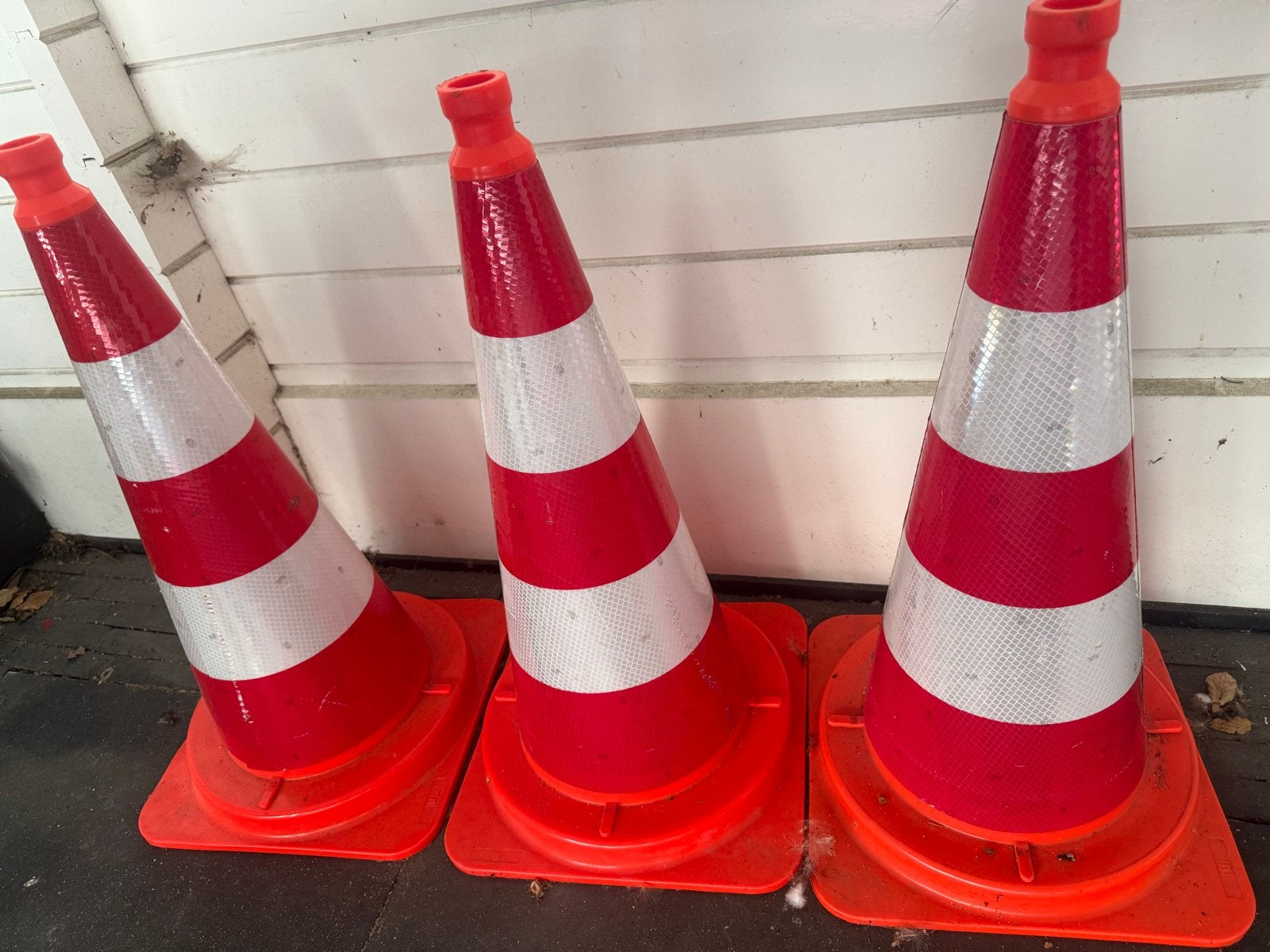 3 verkeerskegels / pionnen 75cm, Ophalen of Verzenden, Gebruikt