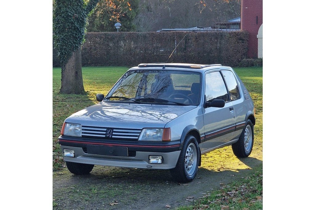 Peugeot 205 GTi 1.6 1984 in zeldzaam originele staat! AM84, Auto's, Stof, 869 kg, Overige kleuren, Handgeschakeld