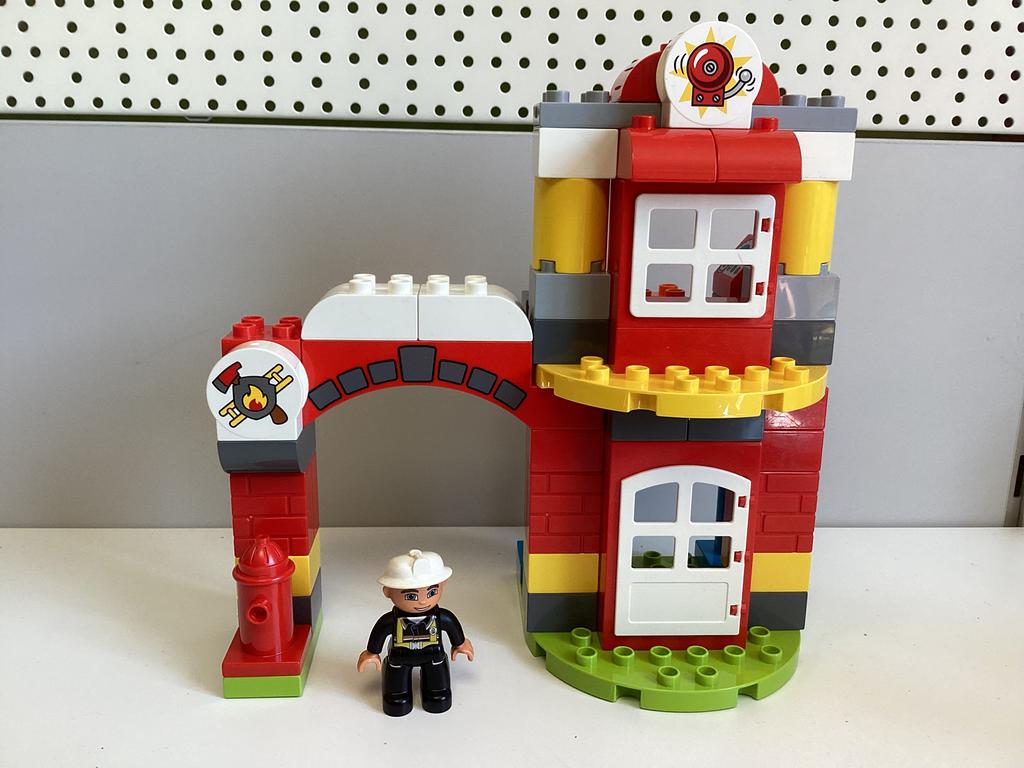 Duplo brandweerkazerne, Aastvej 1, 7190 Billund, Denemarken, Product.compliance@LEGO.com, Ophalen of Verzenden, Zo goed als nieuw