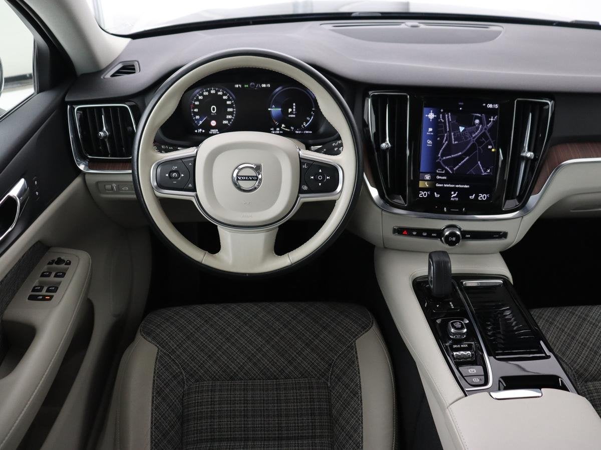 Volvo V60 2.0 T6 Twin Engine AWD Momentum Pro | SOH 88% | St, Auto's, Gebruikt, Euro 6, 4 cilinders, Leder en Stof
