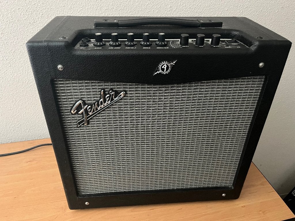 Fender Mustang V2 versterker, Muziek en Instrumenten, Ophalen, Zo goed als nieuw, Gitaar, Minder dan 50 watt