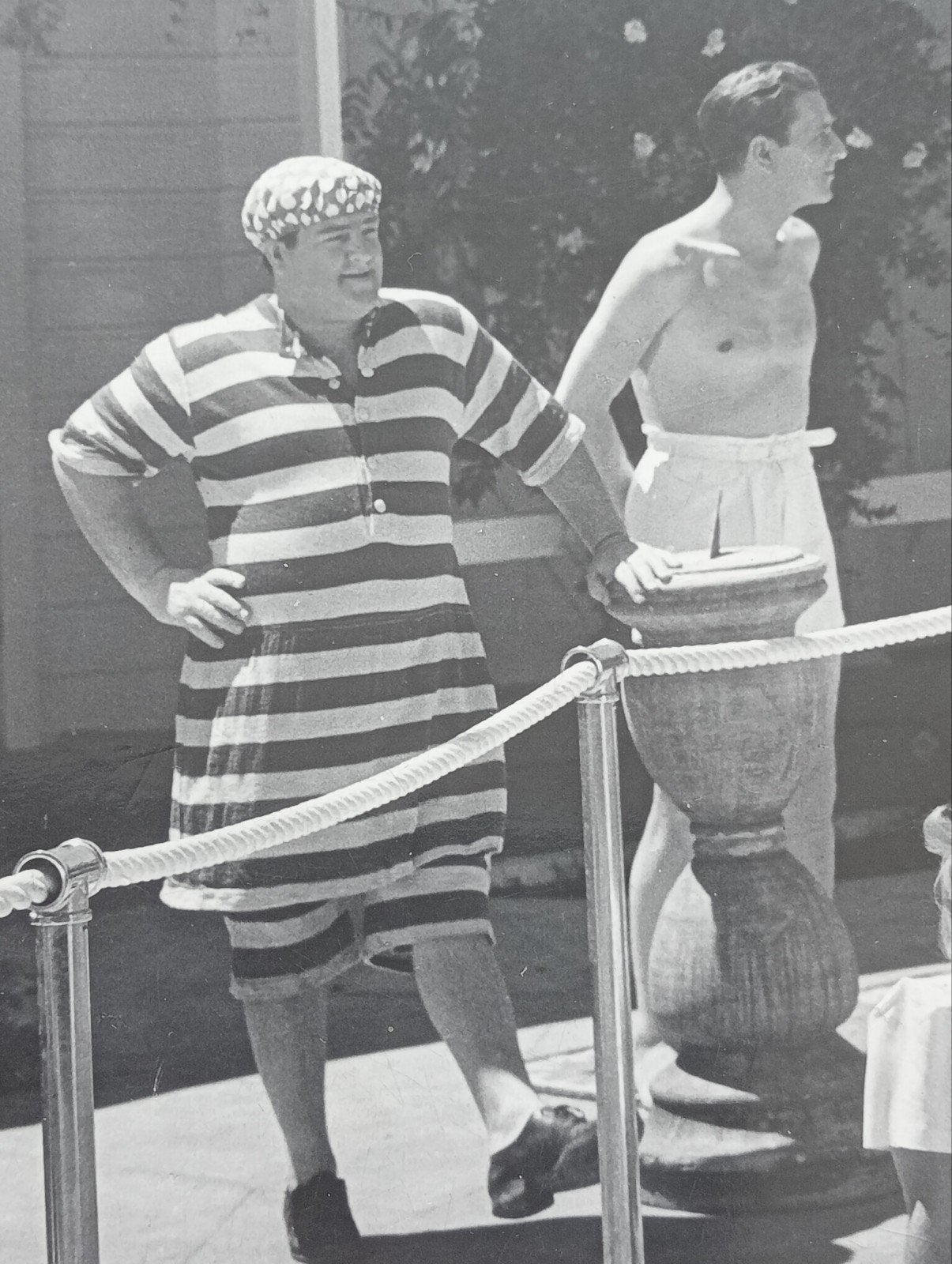 Vintage foto: Zomerse taferelen bij het zwembad, Ophalen of Verzenden, Gebruikt