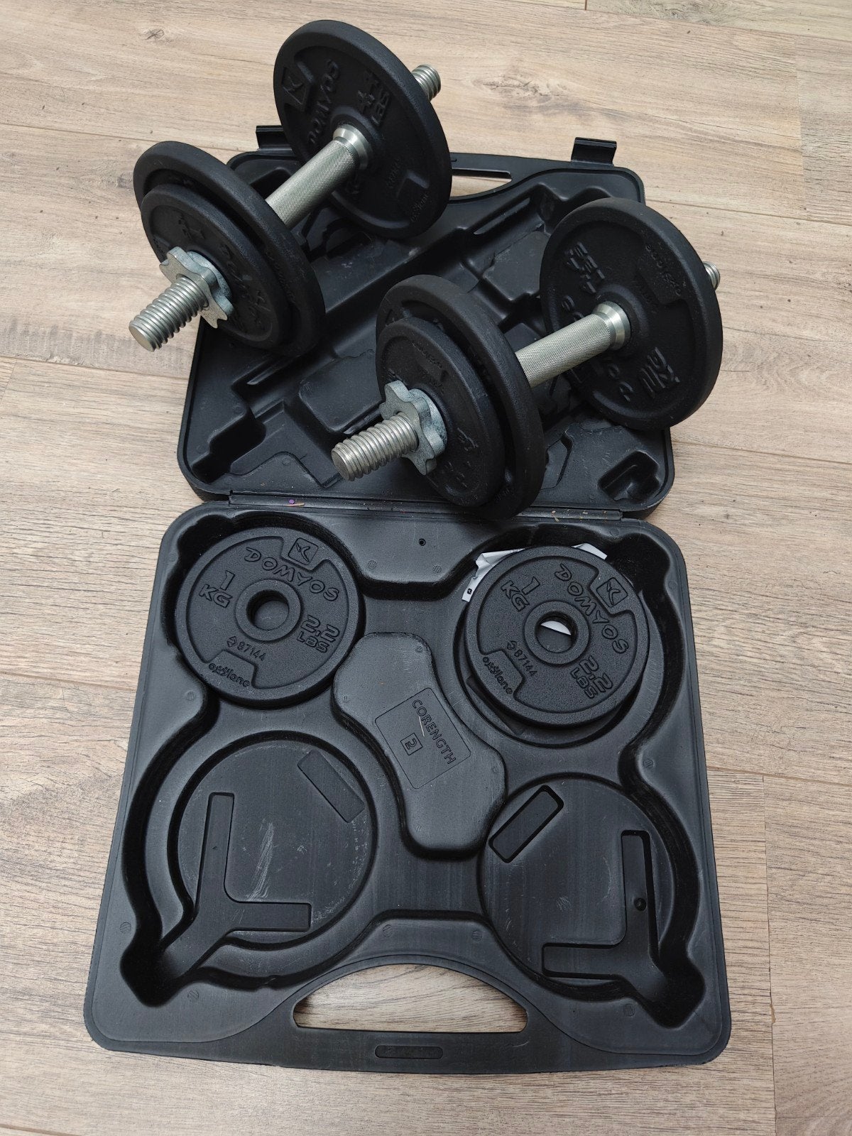 Domyos verstelbare halterset 2x 10 kg met koffer, Sport en Fitness, Fitnessmaterialen, Ophalen, Zo goed als nieuw, Halterset