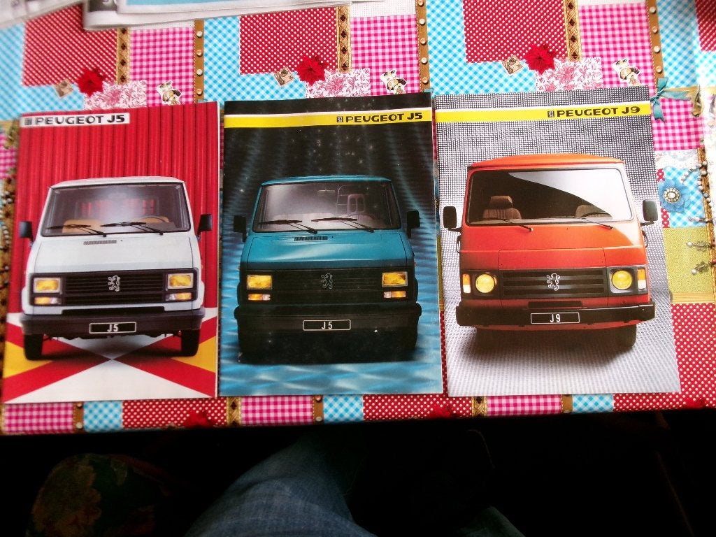 Peugeot J5 en J9 folders uit 1984 en 1985, Ophalen of Verzenden, Nieuw, Peugeot