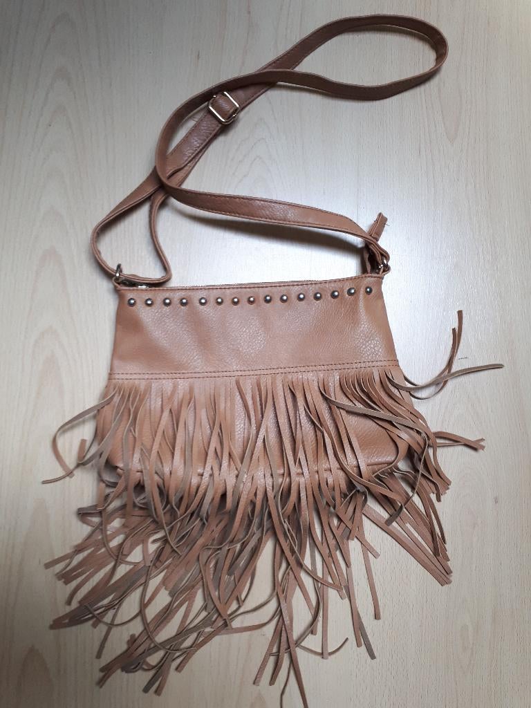 Schoudertasje met franje. Merk Atmosphere., Sieraden, Tassen en Uiterlijk, Tassen | Damestassen, Ophalen of Verzenden, Zo goed als nieuw