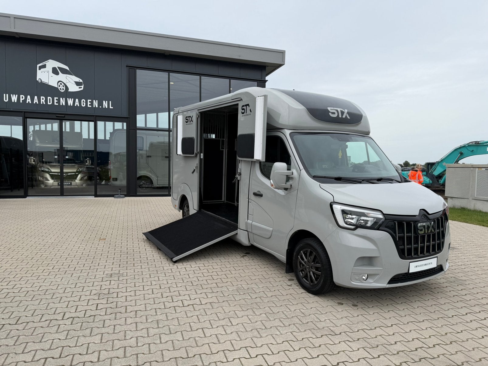 Renault STX paardenwagen 2024 Paardenvrachtwagen, Dieren en Toebehoren, Paarden en Pony's | Trailers en Aanhangwagens, Ophalen