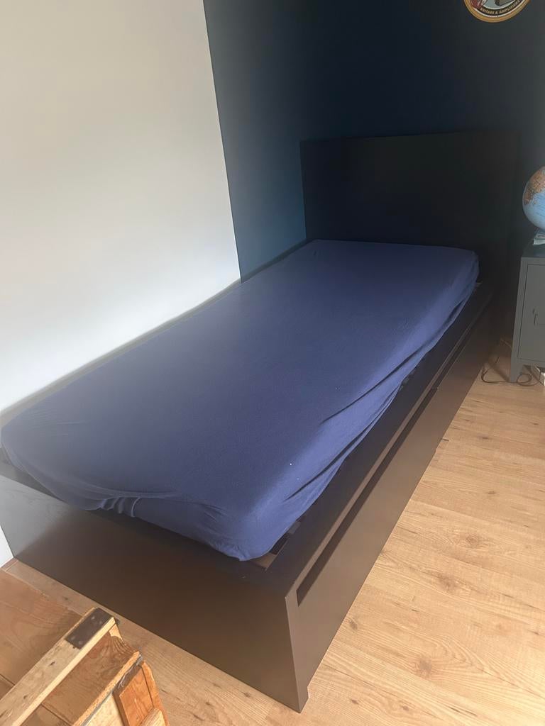 Malm bed zwartbruin incl onder lades en lattenbodem, Huis en Inrichting, Slaapkamer | Bedden, Ophalen, Gebruikt, 90 cm, Eenpersoons
