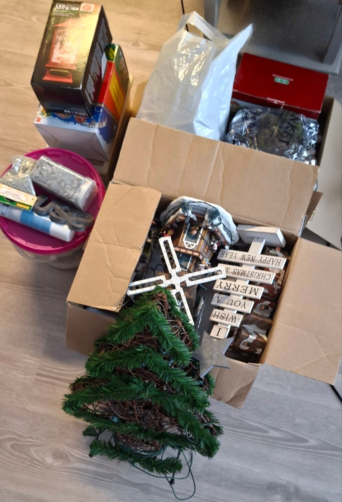 Grote hoeveelheid kerstdecoratie/kerstdorp, Diversen, Ophalen