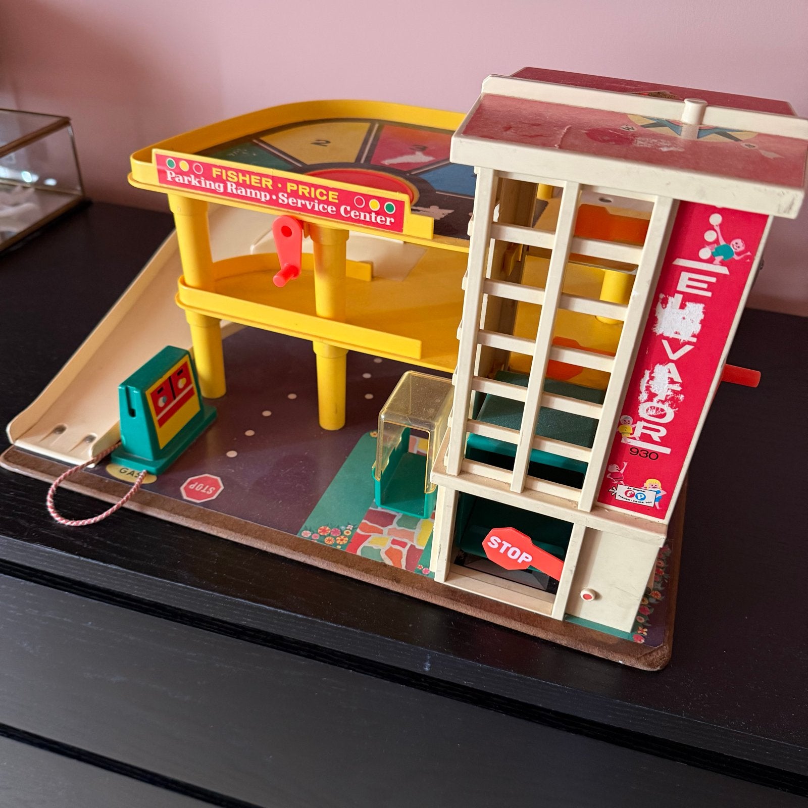 Vintage Fisher-Price Parkeergarage Service Center, Kinderen en Baby's, Ophalen, Gebruikt, Speelset