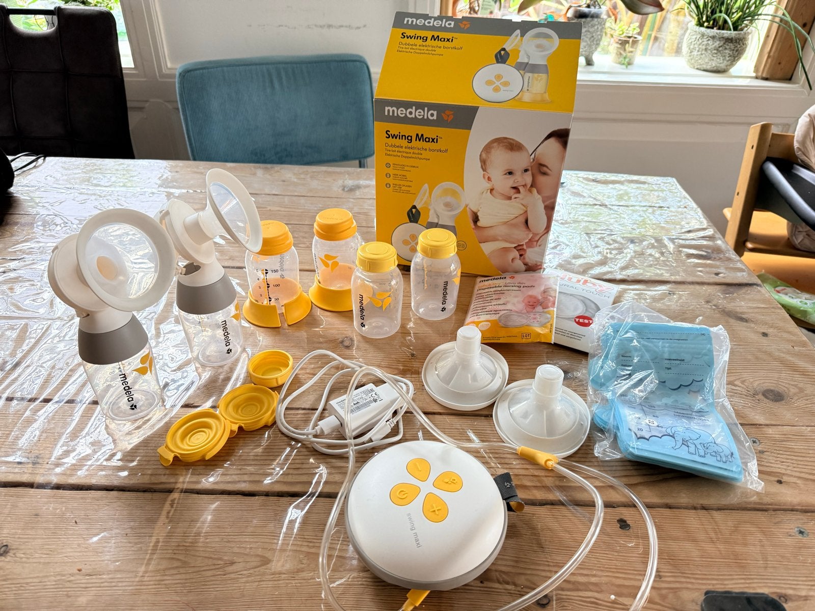 Medela Swing Maxi kolfset met accessoires en koeltas, Gebruikt, Dubbelzijdig, Medela, Borstkolf
