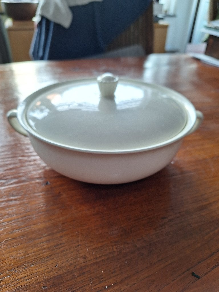 Porceleinen tafelschaal met deksel, Porselein of Keramiek, Schaal, Rond, Ophalen of Verzenden