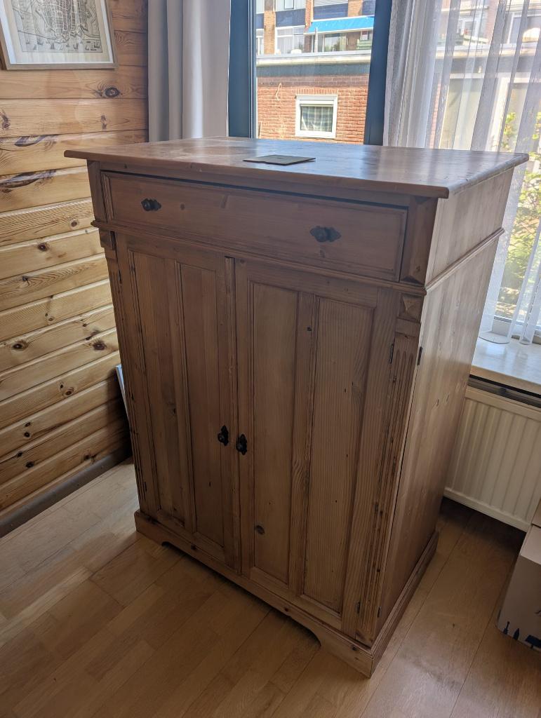Massief houten meidenkast / vintage kast – sfeervol & stevig, Antiek en Kunst, Antiek | Meubels | Kasten, Ophalen