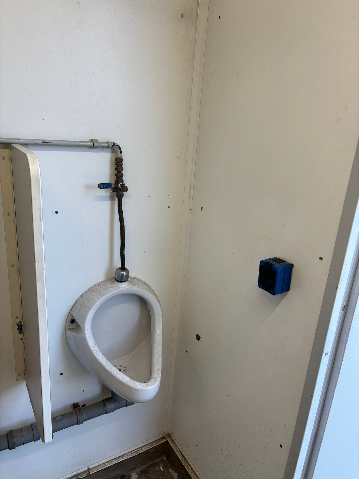2 Meeuw units met trap en 1 toiletunit, Ophalen