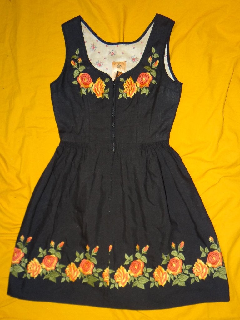 Mooie zwart/oranje gebloemde DIRNDL/TIROLER jurk, Kleding | Dames, Carnaval, Ophalen of Verzenden, Kleding, Maat 36 (S)