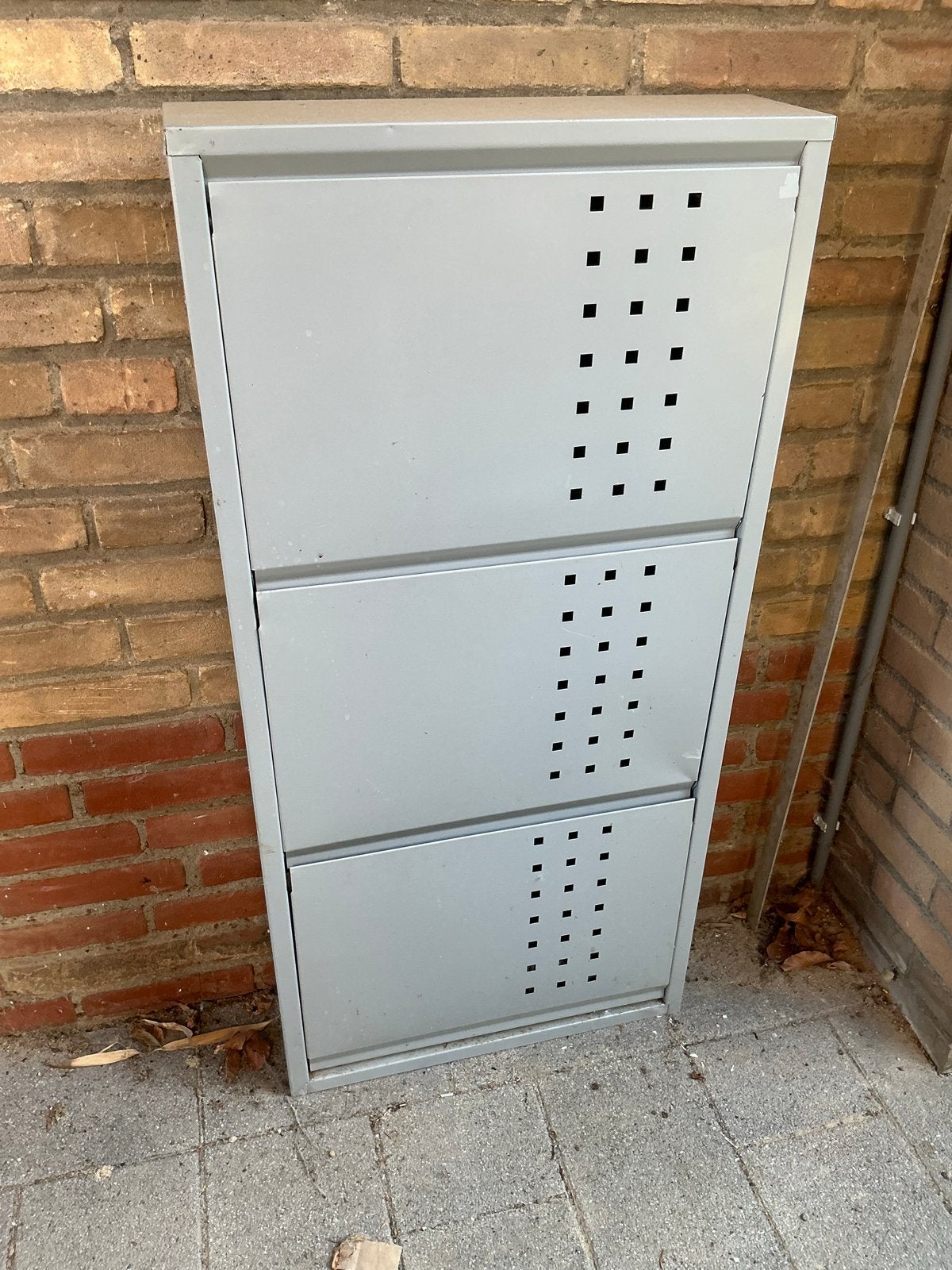 Grijze metalen schoenenkast met 3 vakken, Ophalen, Gebruikt