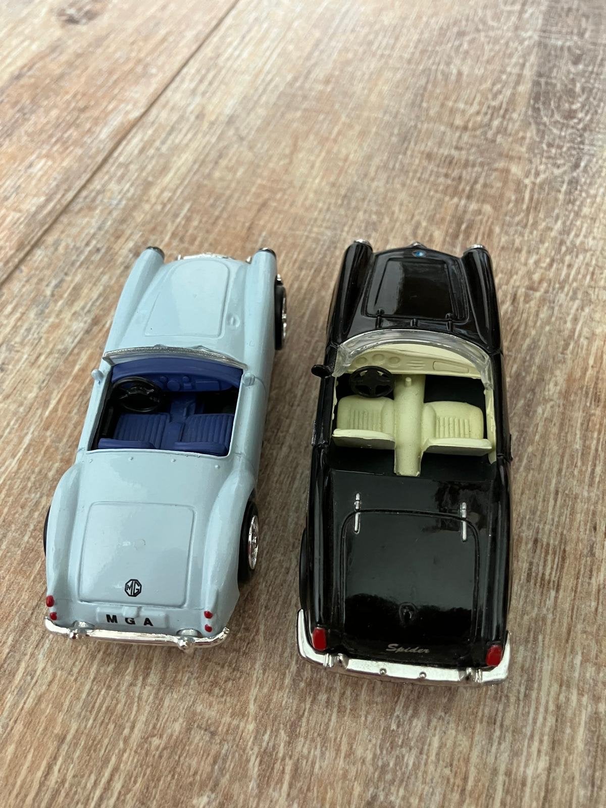 Alfa Romeo Giulietta Spider & MGA schaalmodellen 1:43, Ophalen, Zo goed als nieuw, Auto, Overige merken