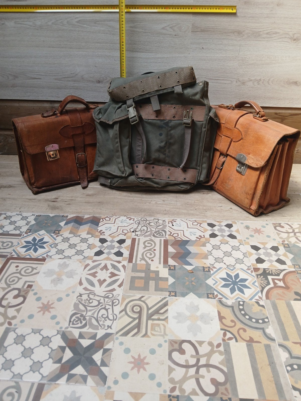 Vintage Leren Aktetassen en Militaire Rugzak Set, Antiek en Kunst, Ophalen of Verzenden