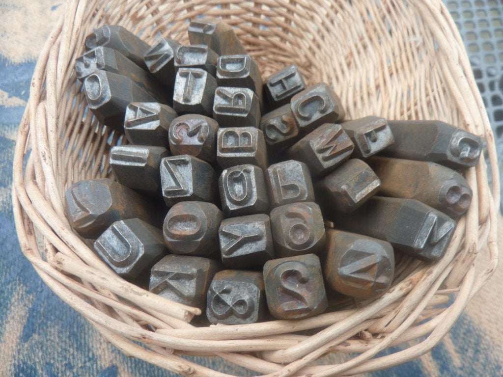 cijfer  en letter ponsen  izgs totaal 34 stuks van ijzer, Ophalen of Verzenden, Gebruikt, Metaal, Knutselwerk