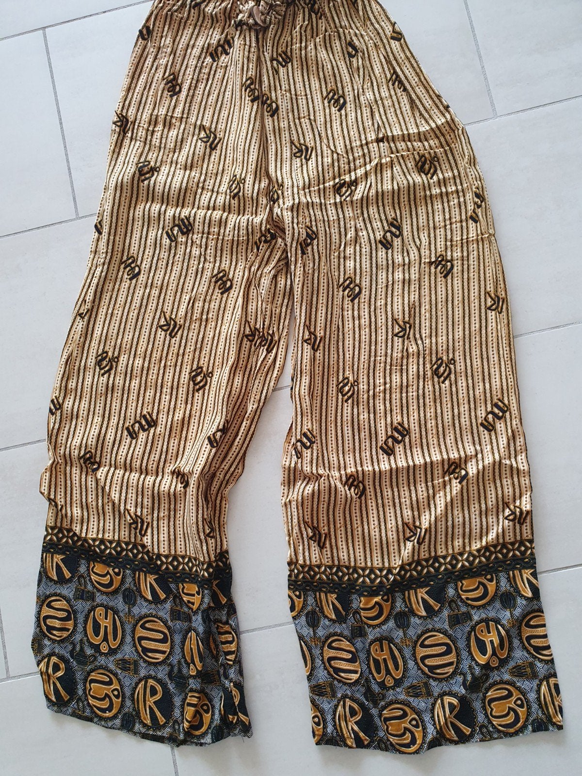 Comfortabele Batik Broek met Patroon, Maat 38/40 (M), Beige, Ophalen of Verzenden, Lang
