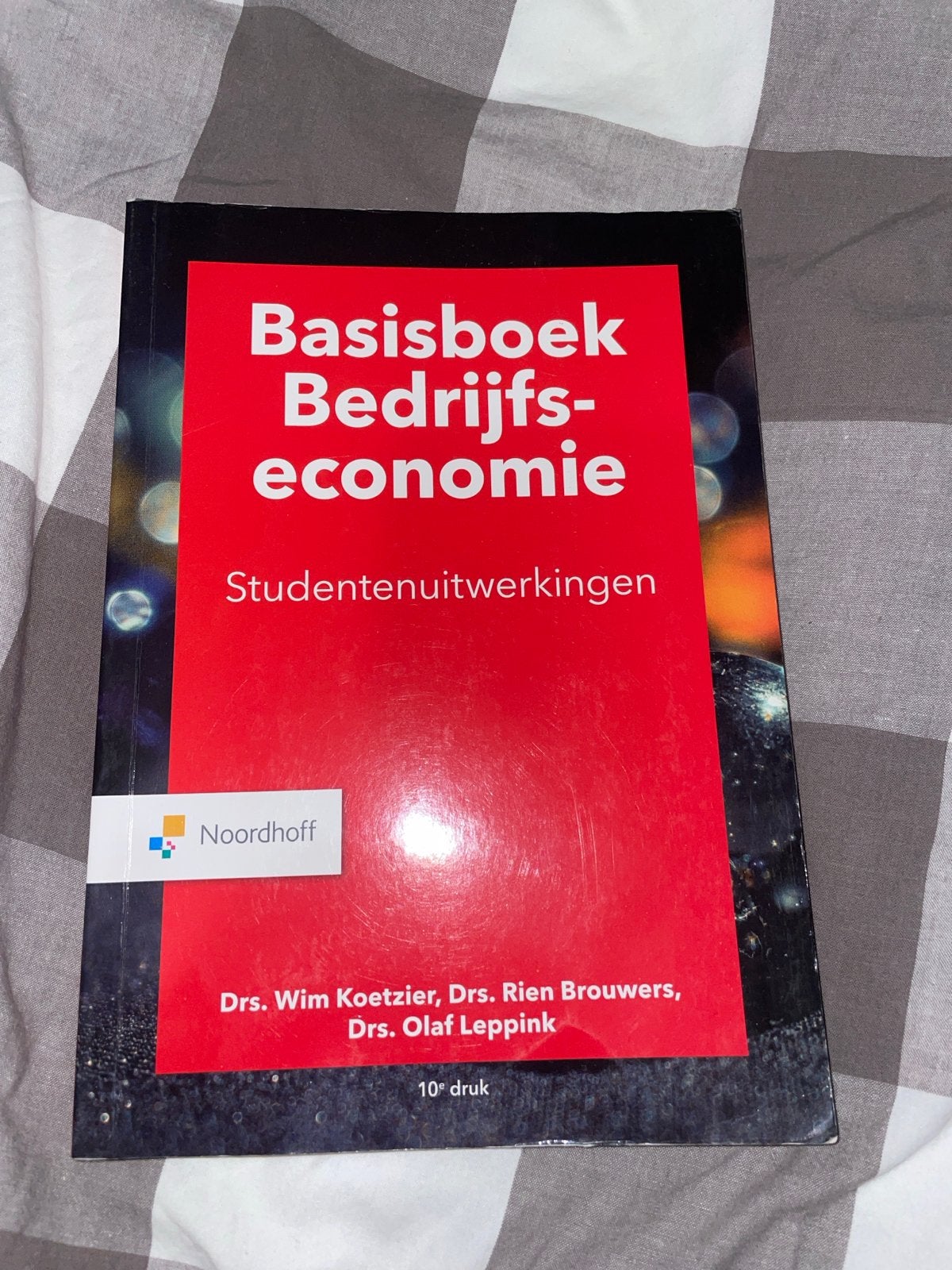 Basisboek Bedrijfseconomie - Studentenuitwerkingen 10e druk, Ophalen of Verzenden, Gamma, Zo goed als nieuw, HBO