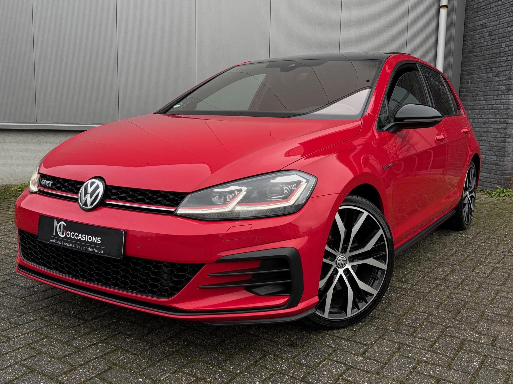 Volkswagen Golf 2.0 TSI GTI 245 PK Performance / PANO / KEYL, Gebruikt, Zwart, Alcantara, 245 pk