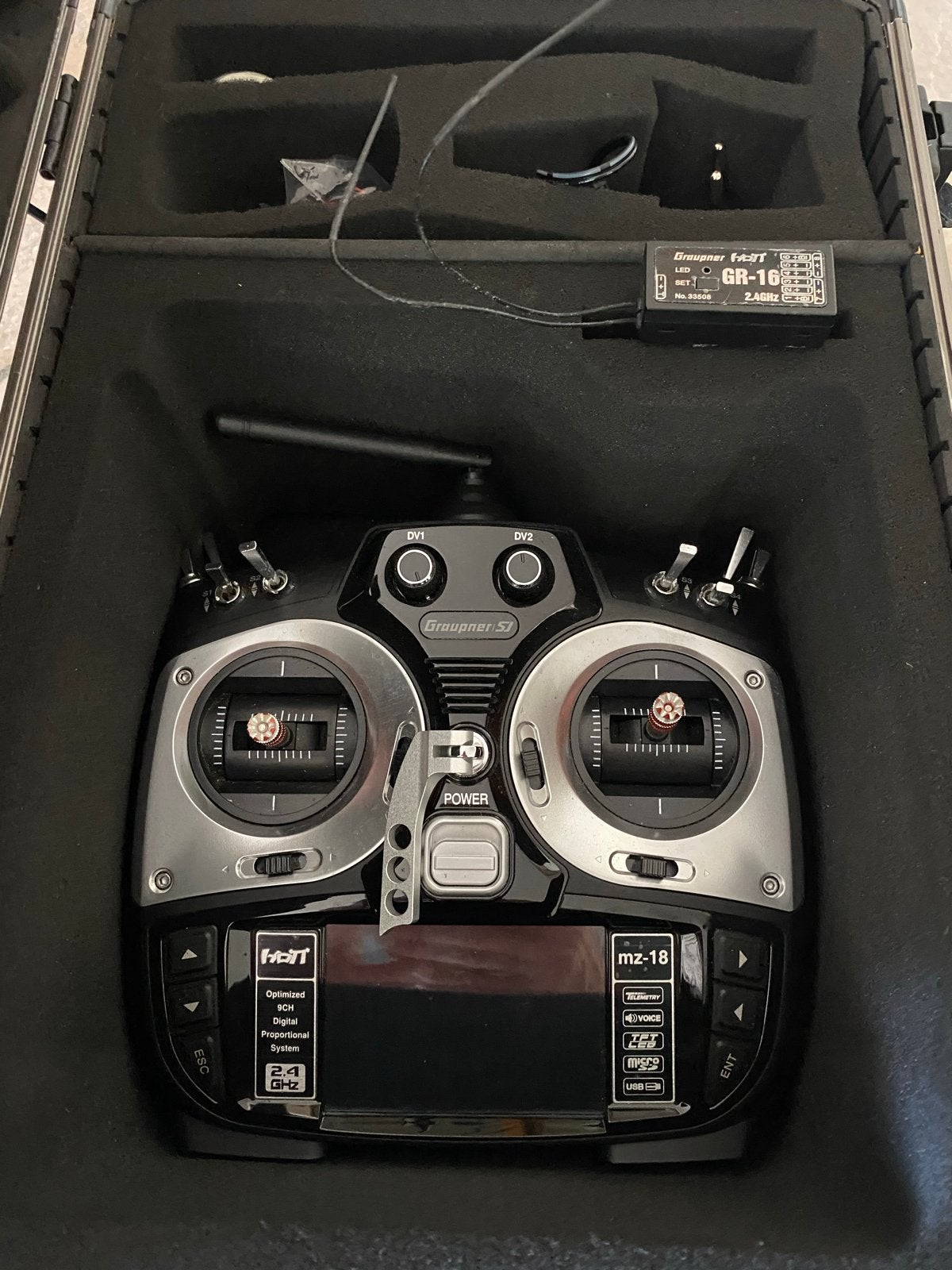 Graupner MZ-18 zender met GR-18 ontvanger in koffer, Hobby en Vrije tijd, Modelbouw | Radiografisch | Vliegtuigen, Ophalen of Verzenden