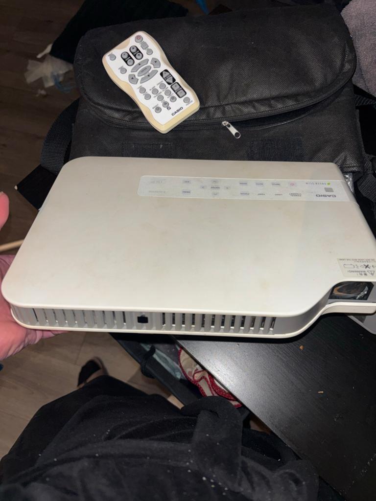 Casio XJ-A241 DLP beamer met afstandsbediening en tas, Casio, Ophalen of Verzenden, Zo goed als nieuw, DLP