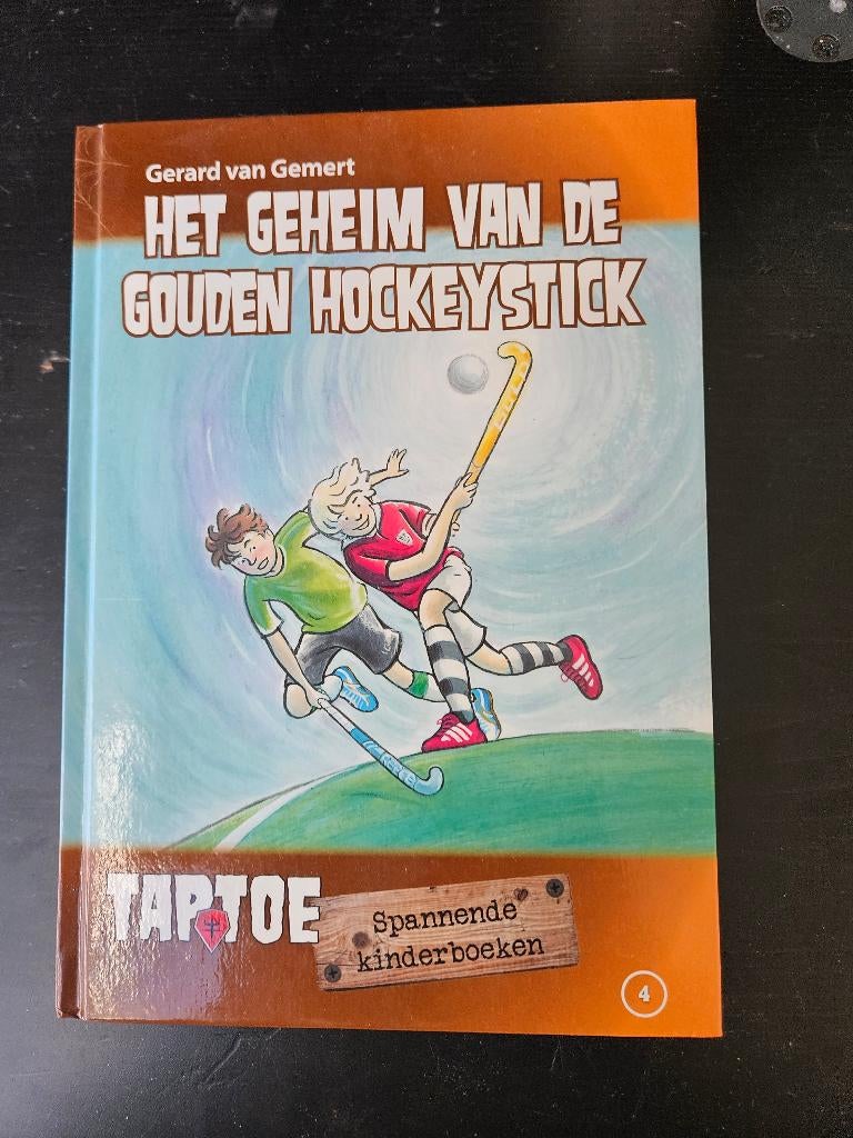 Gerard van Gemert - Het geheim van de gouden hockeystick, Ophalen of Verzenden, Zo goed als nieuw