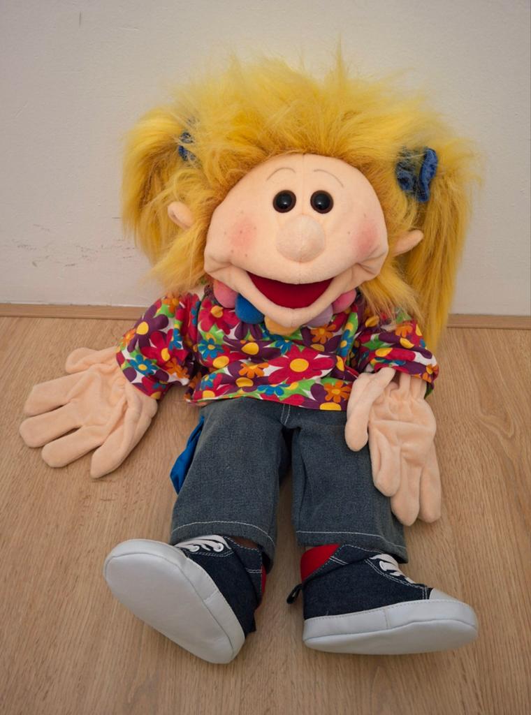 Handpop Tessa Living Puppets 65 cm, Ophalen of Verzenden, Zo goed als nieuw, Overige typen