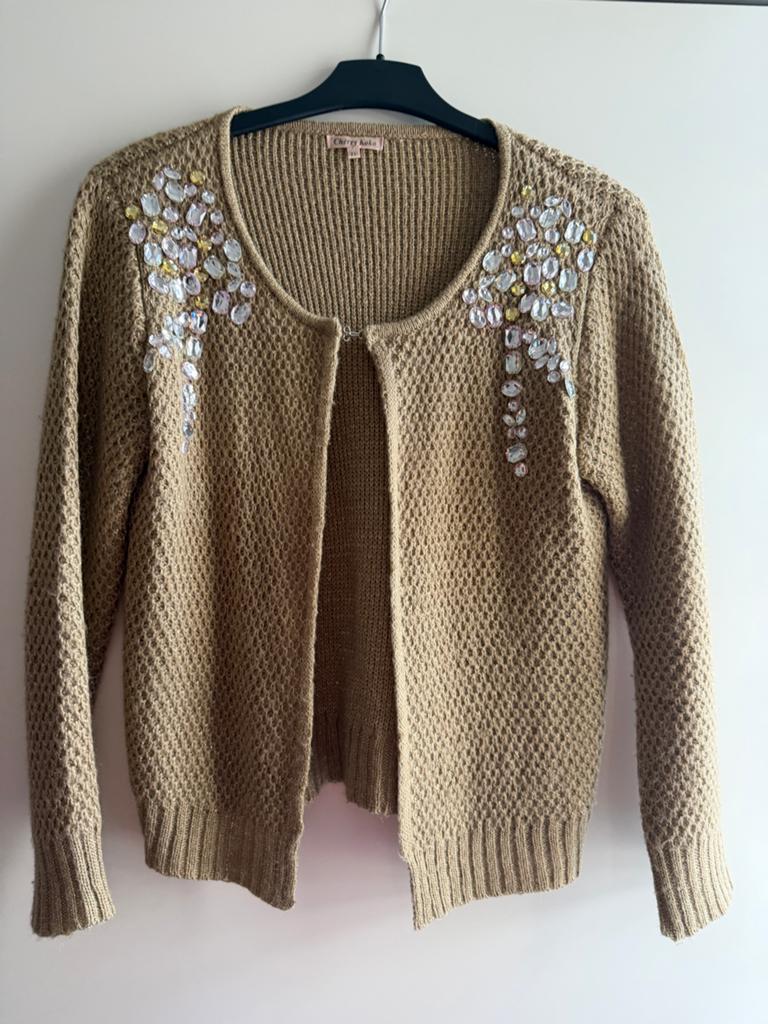 Mooi gebreid vestje met steentjes - Cherry Koko, Kleding | Dames, Ophalen of Verzenden, Zo goed als nieuw, Maat 38/40 (M), Beige