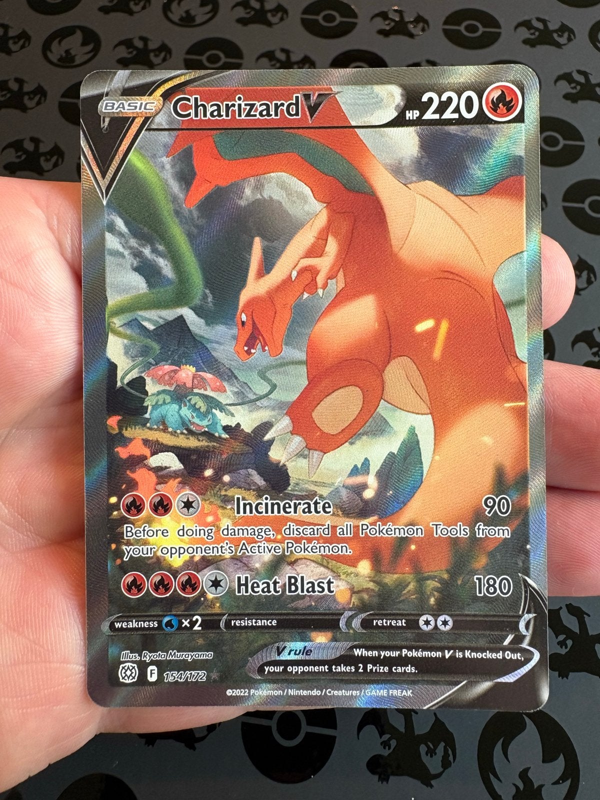 Charizard V (Full Art) - Pokémon Kaart - Brilliant Stars, Ophalen of Verzenden, Zo goed als nieuw, Losse kaart