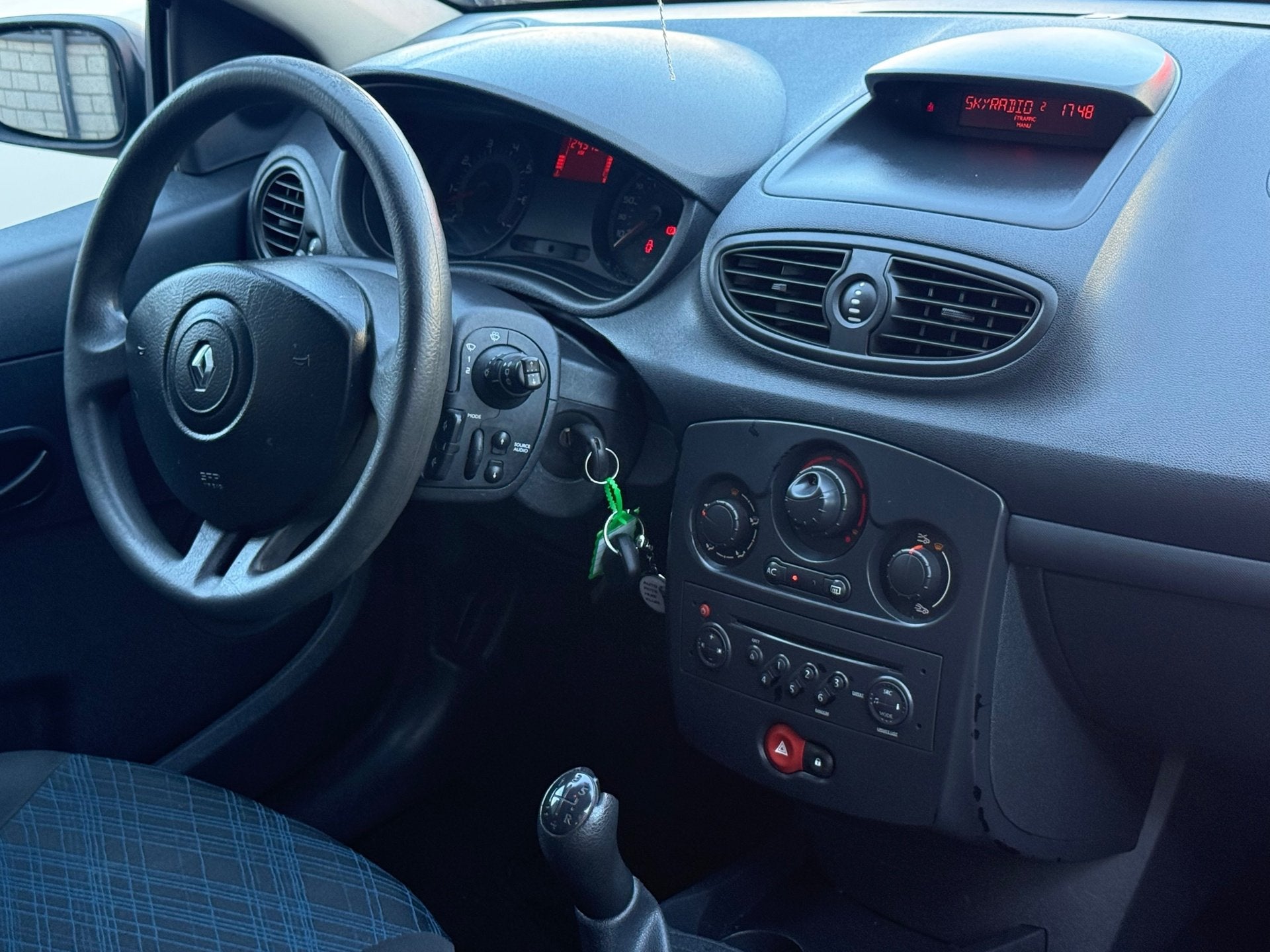 Renault Clio 1.2-16V Special Line Airco Trekhaak Nieuwe Apk, Voorwielaandrijving, Gebruikt, 4 cilinders, 1055 kg