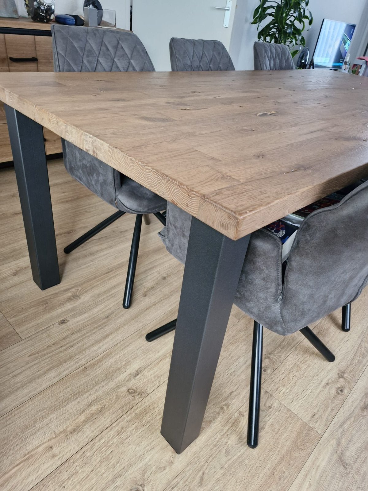 Tafel met stalen poten., Huis en Inrichting, Ophalen, 200 cm of meer, 50 tot 100 cm, Zo goed als nieuw