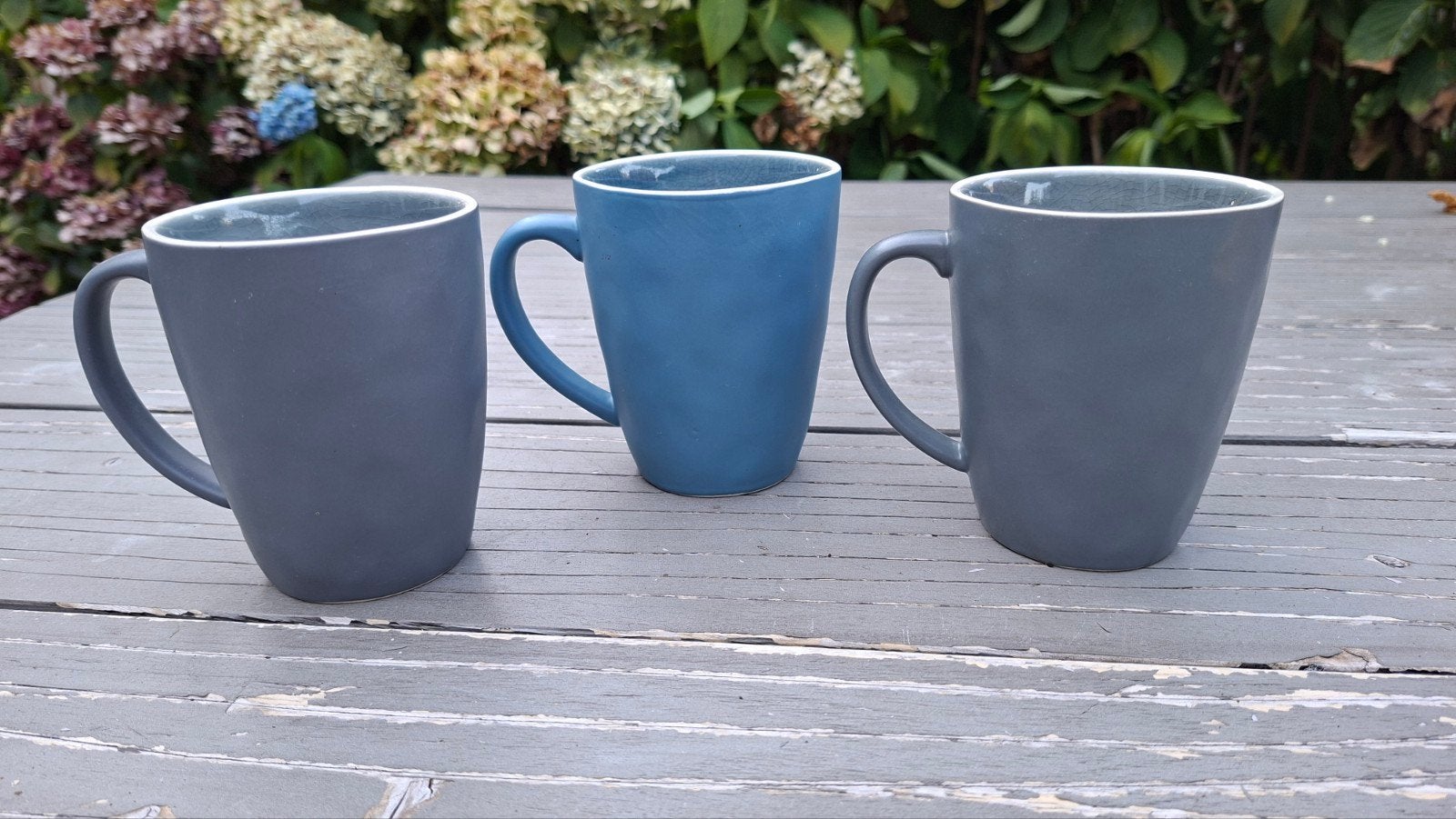 3 Jewel mokken: 2 grijs, 1 blauw, Huis en Inrichting, Keuken | Servies, Overige merken, Keramiek, Zo goed als nieuw, Overige stijlen