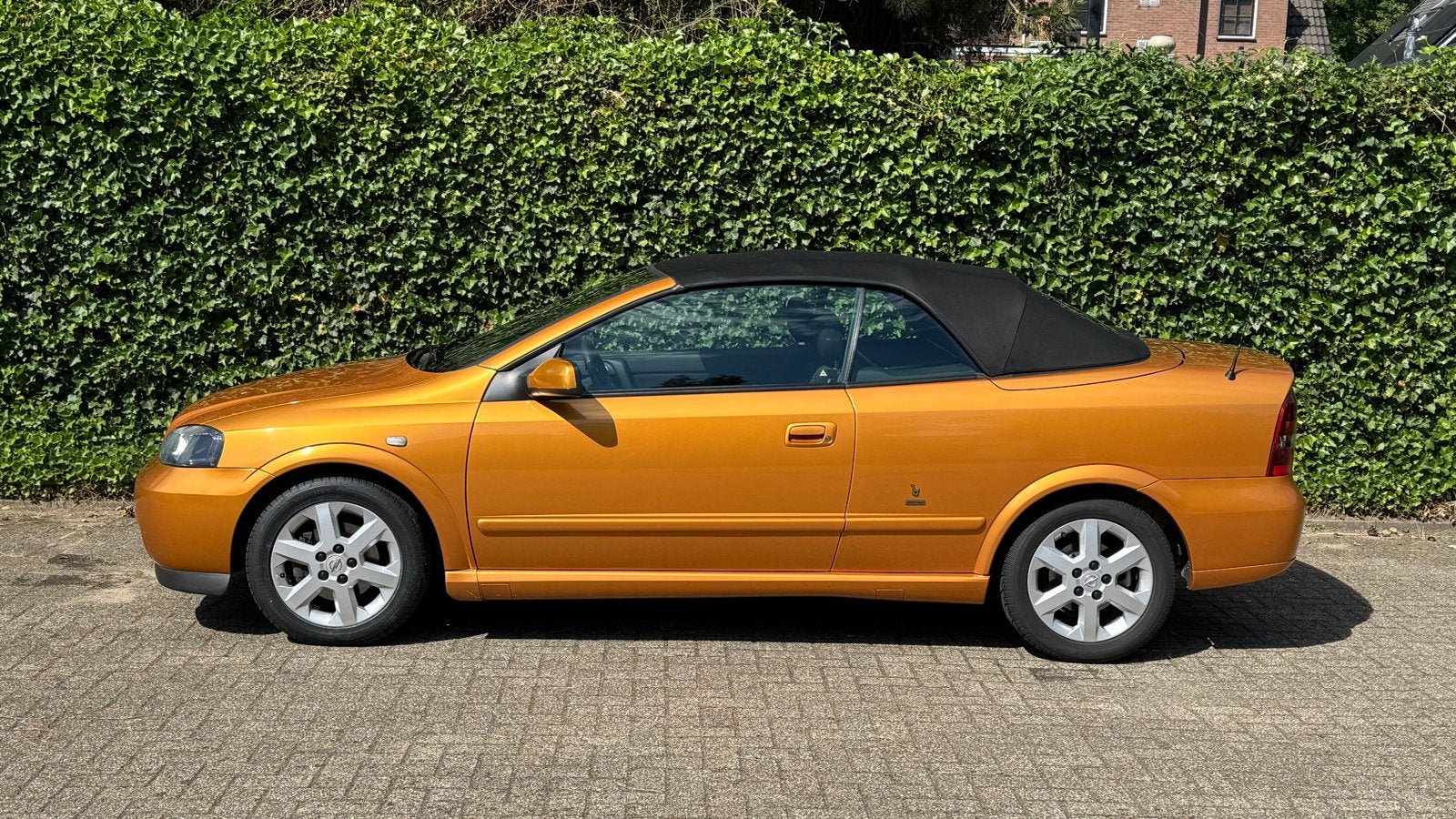 Opel Astra 1.8 16V Bertone Cabriolet  2002 Caprice Yello, Auto's, 125 pk, 1280 kg, 4 cilinders, 4 stoelen