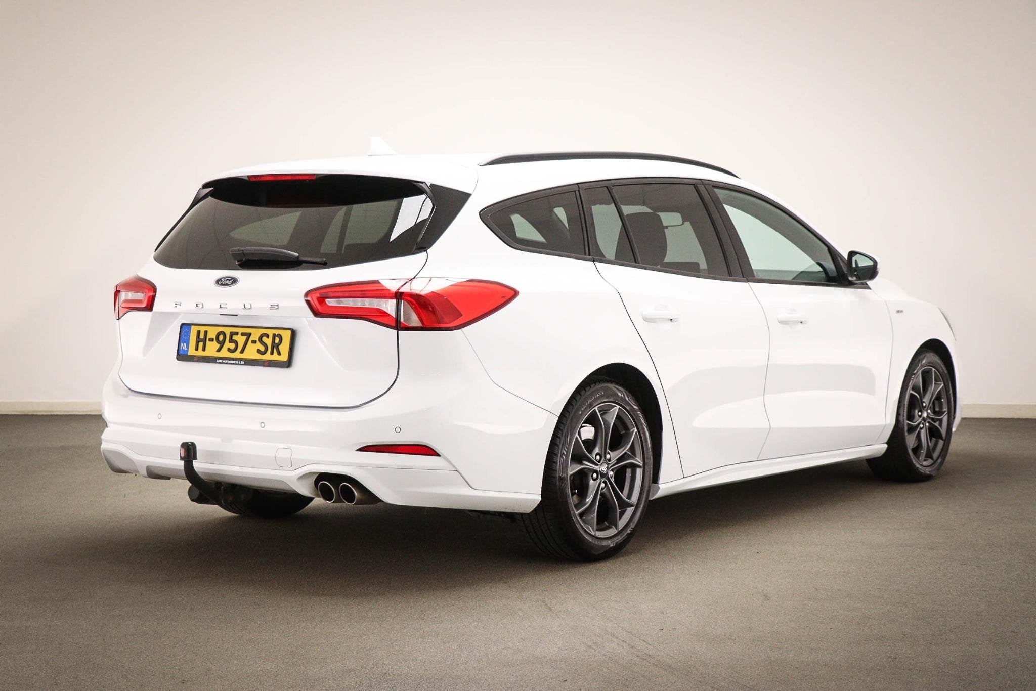 Ford Focus Wagon 1.0 EcoBoost ST Line Business | WINTER PACK, Gebruikt, Met garantie (alle), 1283 kg, Wit