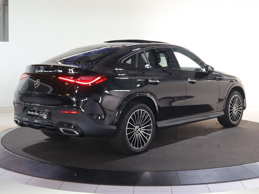 Mercedes-Benz GLC-klasse Coupé 300e 4MATIC AMG Line | Night, Auto's, Mercedes-Benz, 4 cilinders, 2000 kg, Zwart, Bedrijf
