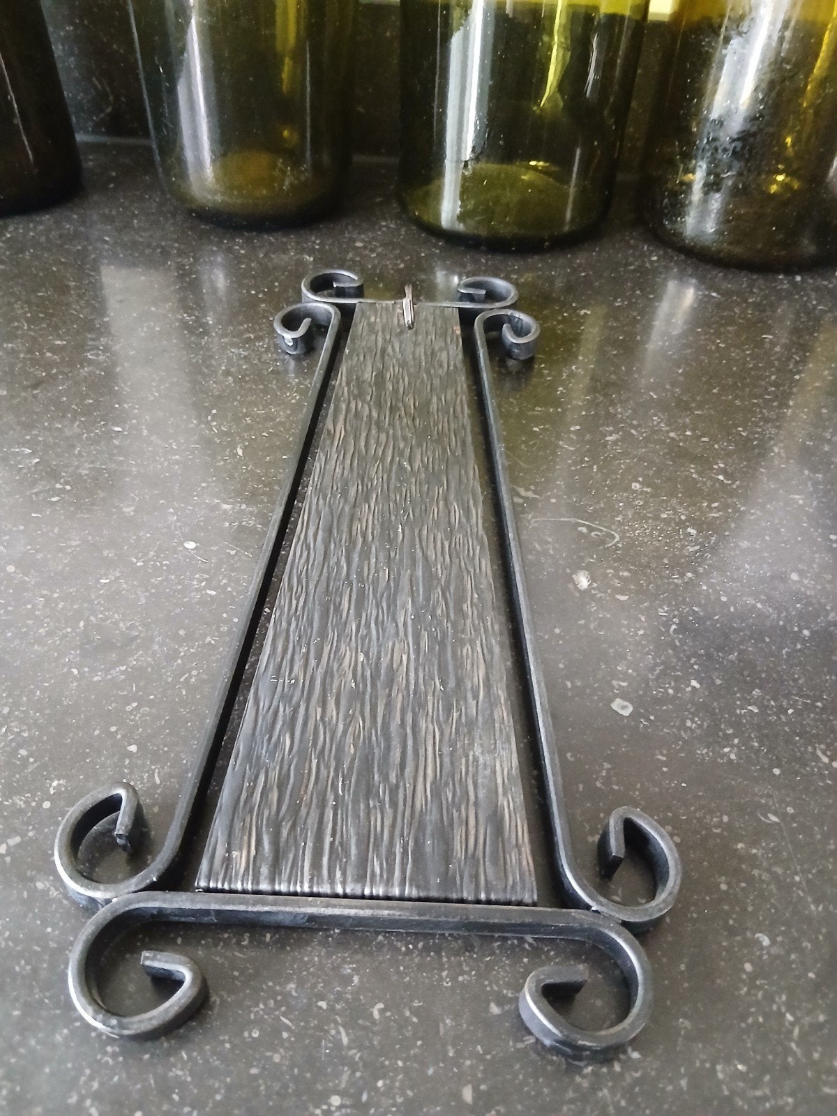 Jaren 60/ 70 smeedijzeren plantenhanger/ wandplaat met haak, Vintage, Verzenden, Zo goed als nieuw, Metaal