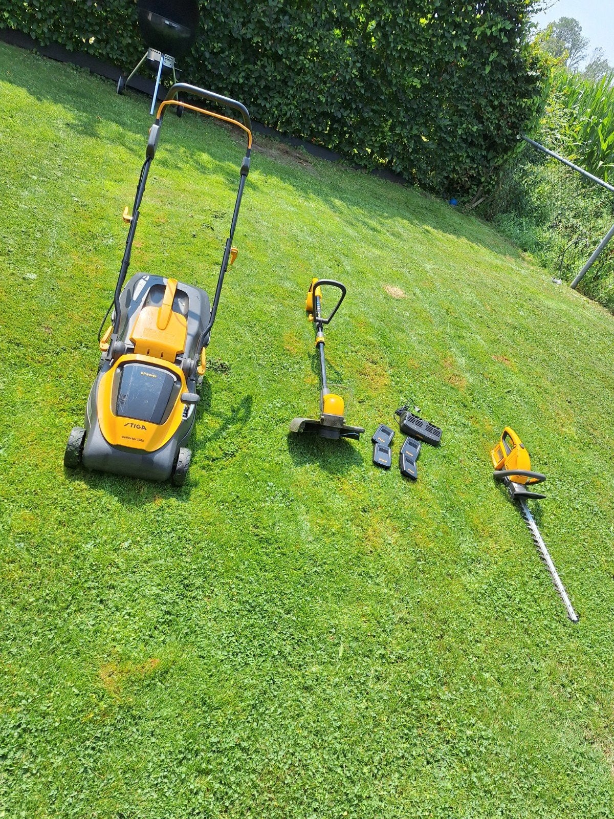 Stiga 20V Accu Set: Grasmaaier, Trimmer, Heggenschaar, Tuin en Terras, Grasmaaiers, Cirkelmaaier, Stiga, Accu-grasmaaier, Ophalen of Verzenden