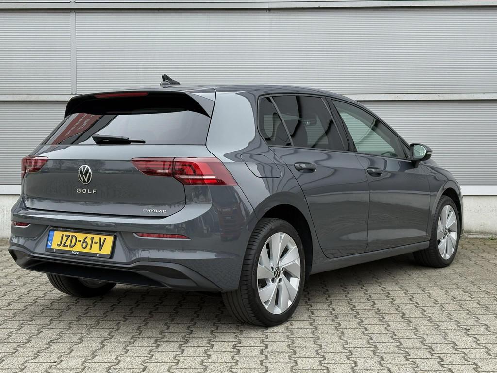 Volkswagen Golf 1.5 eHybrid 204pk DSG Life Edition | Camera, Auto's, 12 maanden, Stof, 4 cilinders, 150 min