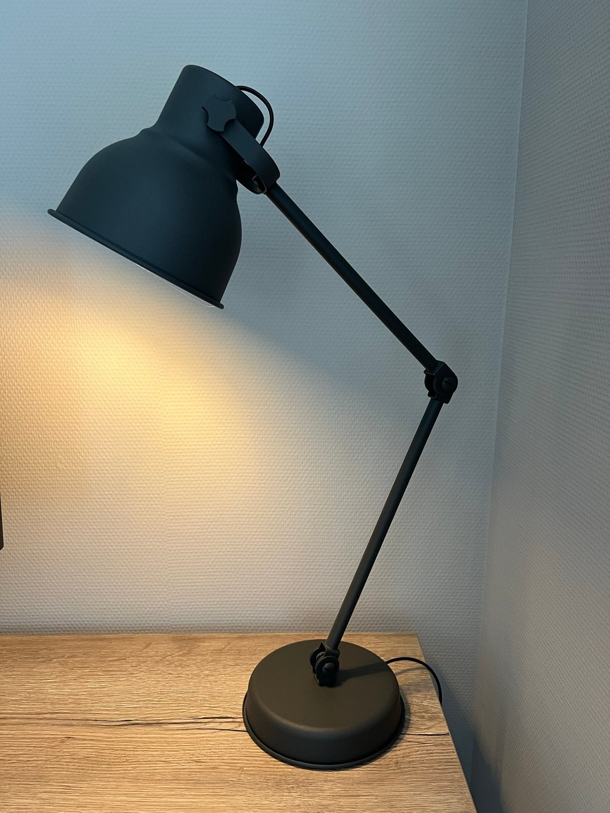 IKEA Hektar Bureaulamp - Donkergrijs, Verstelbaar, Ophalen, E14 (klein), Zo goed als nieuw, Grijs
