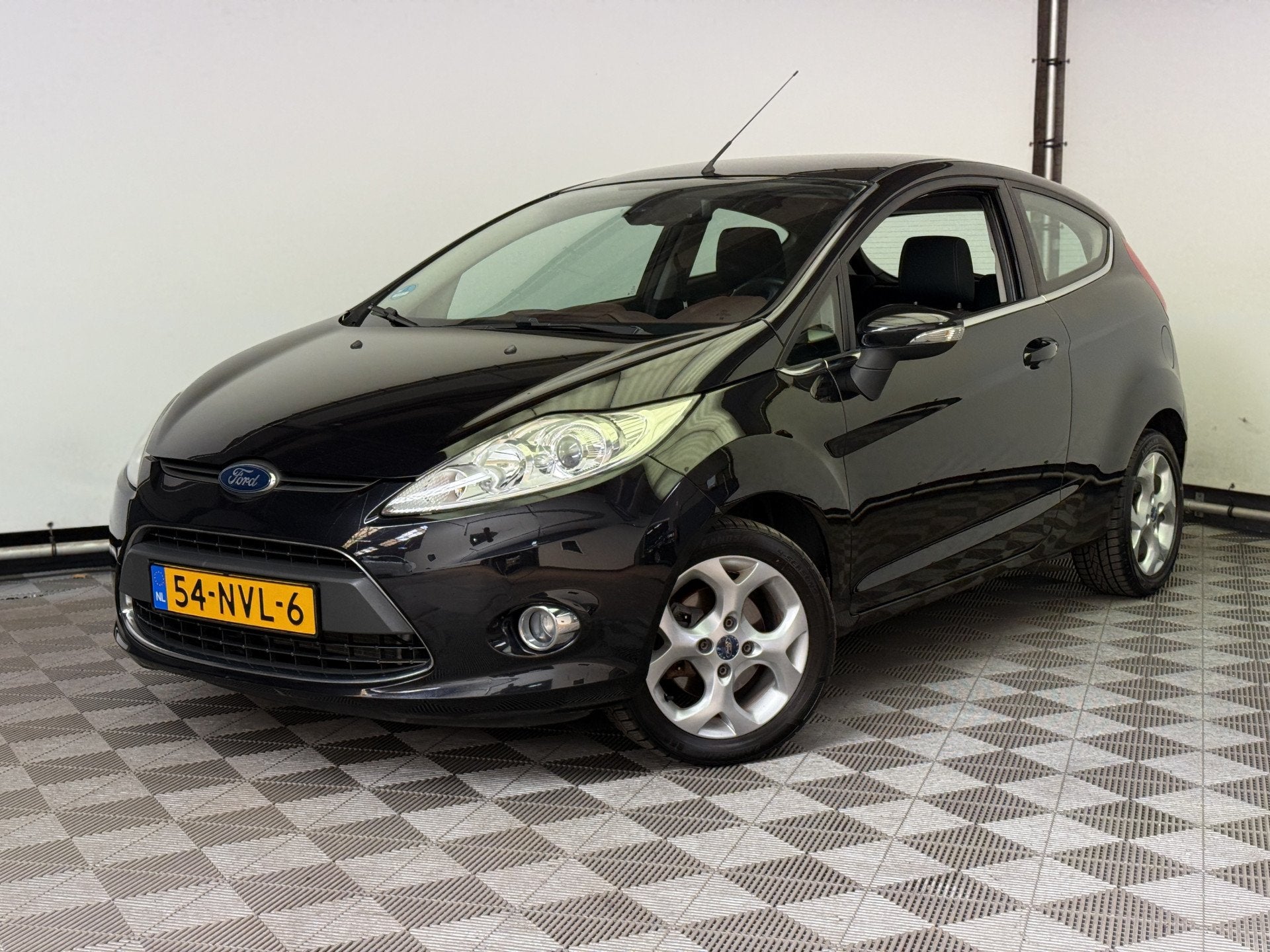 Ford Fiesta 1.25 Titanium 3-drs ECC Cruise LM16" NL Auto, Voorwielaandrijving, Euro 5, Stof, Gebruikt