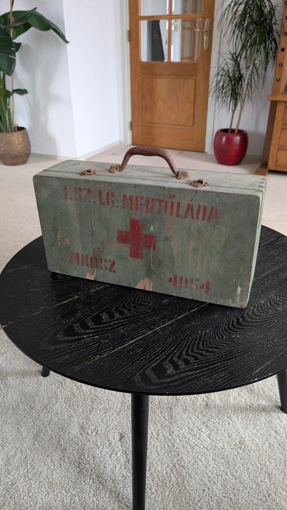 Vintage EHBO Koffer uit 1953 - Hongaars Militair, Ophalen of Verzenden, Gebruikt