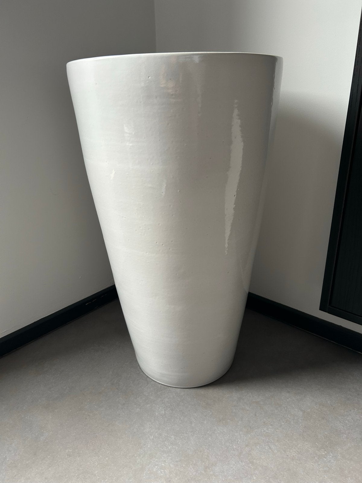 Grote witte stenen bloempot, 64 cm hoog, Ophalen, Zo goed als nieuw, Overige materialen
